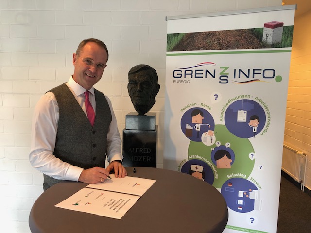 EUREGIO_-_Christoph_Almering_EUREGIO-directeur-bestuurder_ondertekend_de_overeenkomst_over_de_GIP-financiering_voor_de_EUREGIO EUREGIO_-_Christoph_Almering_EUREGIO-directeur-bestuurder_ondertekend_de_overeenkomst_over_de_GIP-financiering_voor_de_EUREGIO