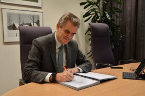 EUREGIO_-_Rob_Welten_EUREGIO-voorzitter_ondertekend_de_overeenkomst_over_de_GIP-financiering_voor_de_EUREGIO