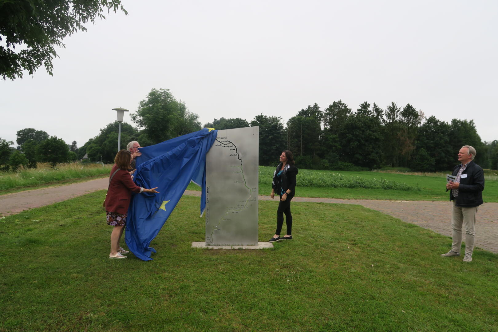 Gemeinde_Laar_-_Vechte_erleben_über_die_Grenze!_Eröffnung_des_elften_Turms_und_Hinweis_auf_das_Schwimmende_Klassenzimmer Gemeinde_Laar_-_Vechte_erleben_über_die_Grenze!_Eröffnung_des_elften_Turms_und_Hinweis_auf_das_Schwimmende_Klassenzimmer