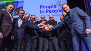 20230113 Euregio Nieuwjaarsbijeenkomst RobBaas Prev Press 22 CrossFire wint 15e People-to-People-EUREGIO-prijs