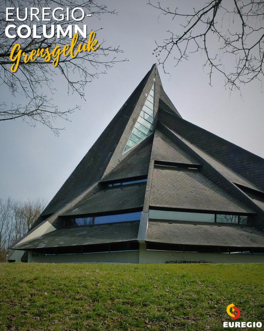 Tankstation Voor De Ziel–EUREGIO Column ‘Grensgeluk’ Windach Autobahnkirche Foto K Baas Cc By Sa 4 0