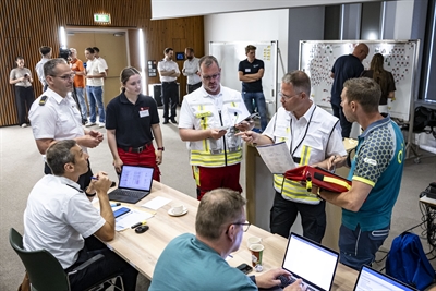Een kijkje achter de schermen bij de grensoverschrijdende rampenoefening in Enschede. Een kijkje achter de schermen bij de grensoverschrijdende rampenoefening in Enschede. © Bureau Acute Zorg Euregio / Robin Hilberink.